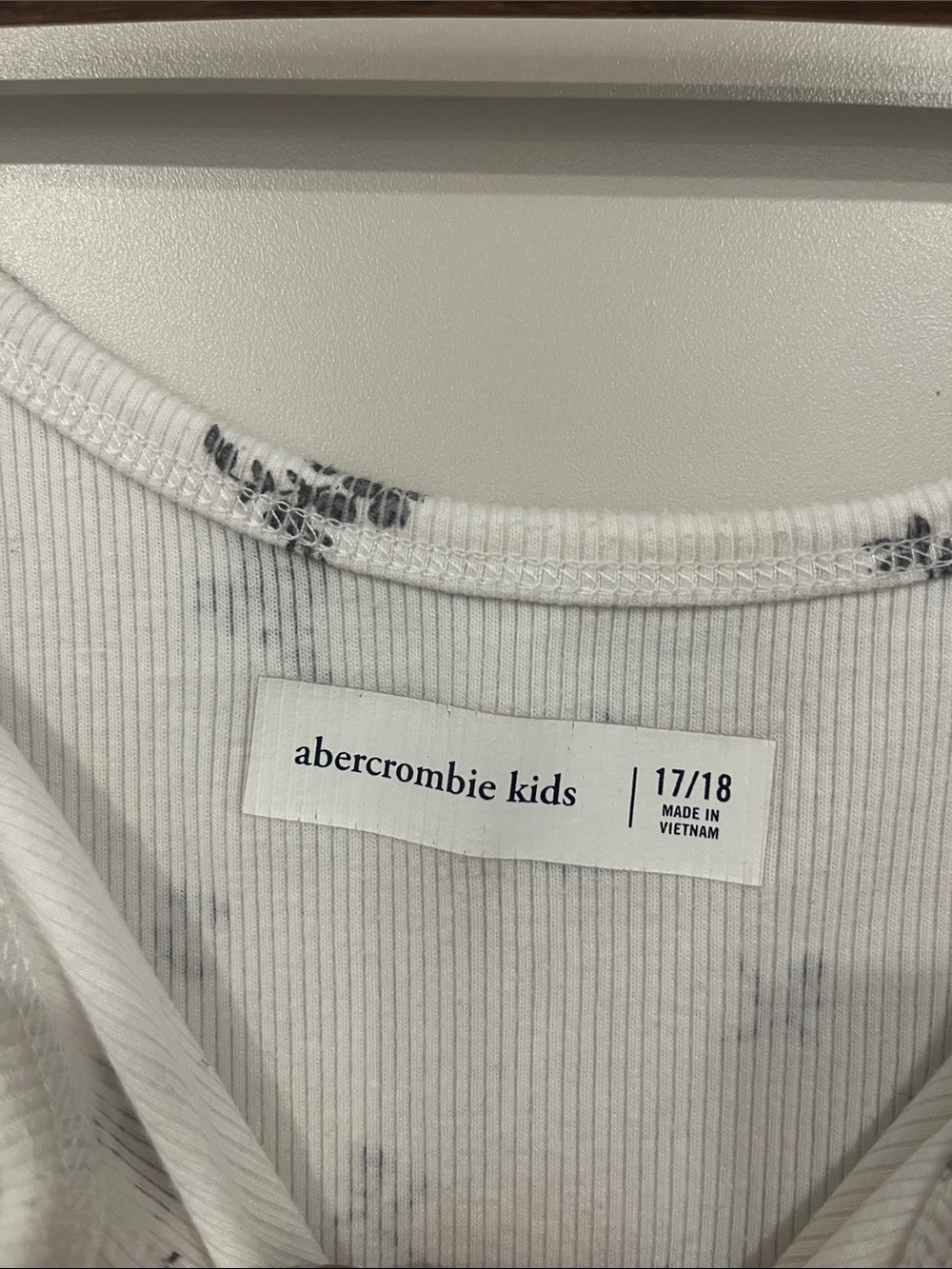 abercrombie kids White Tank Top with Small Black Floral Print - Picture 2 of 5